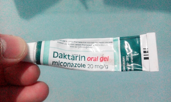 Salep daktarin oral gel