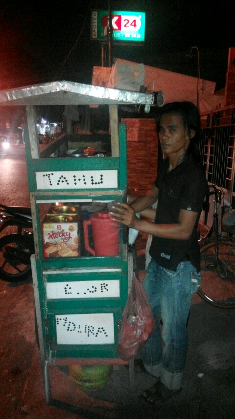 penjual tahu tek madura