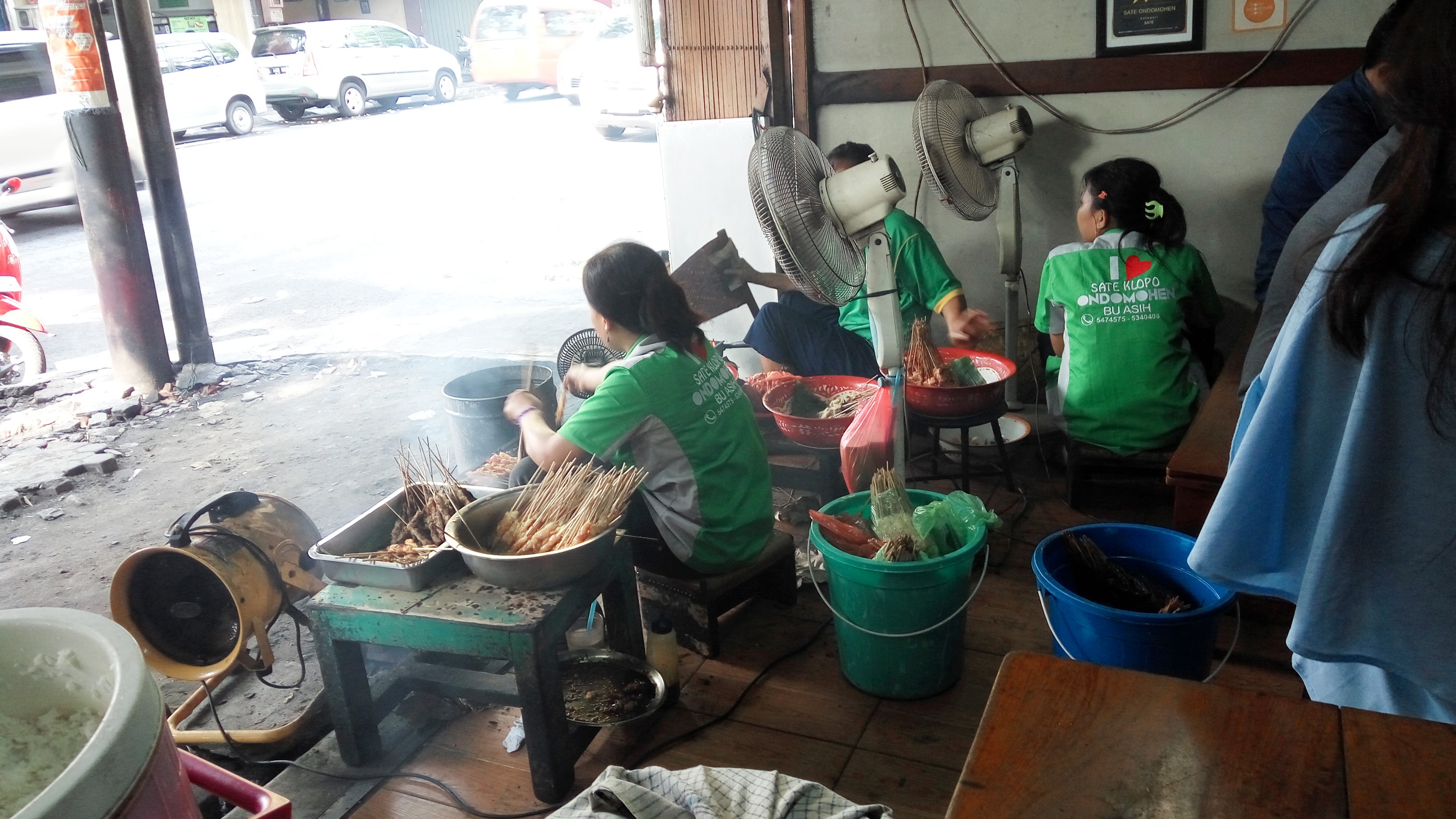 Sate kelapa ondomohen surabaya ngantri makannya